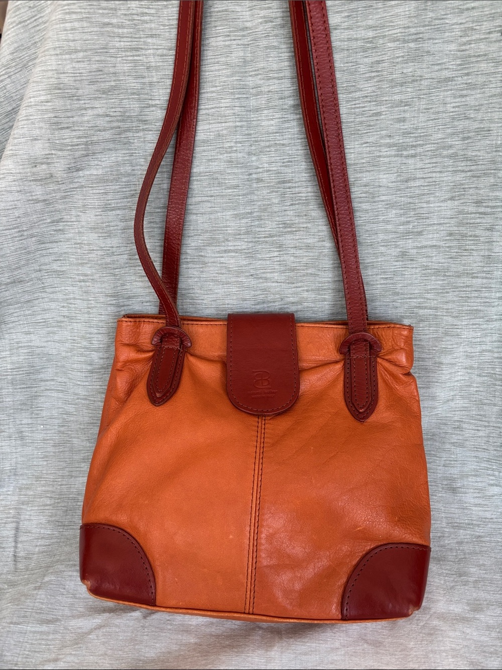 Beautiful vintage Italian leather hand bag